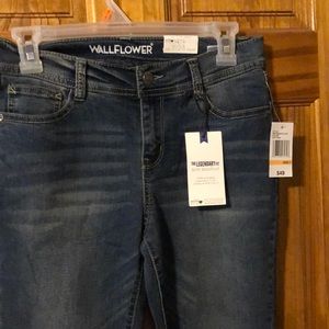 Wallflower slim boot cut size 7 nwts